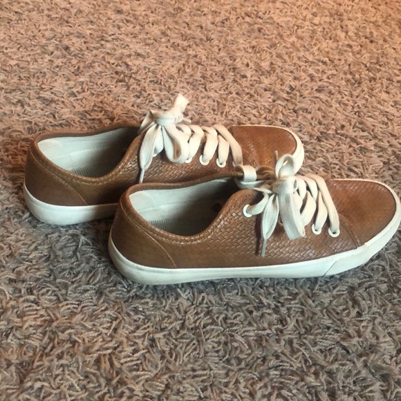 Universal Thread Sneakers - Picture 2 of 3